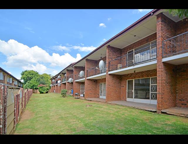 2 BEDROOM DUPLEX FOR SALE IN WINDSOR WEST